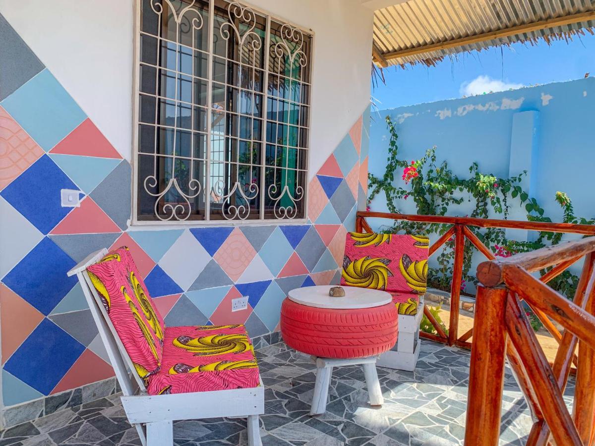 Pineapple House Bed & Breakfast Нунгви Екстериор снимка