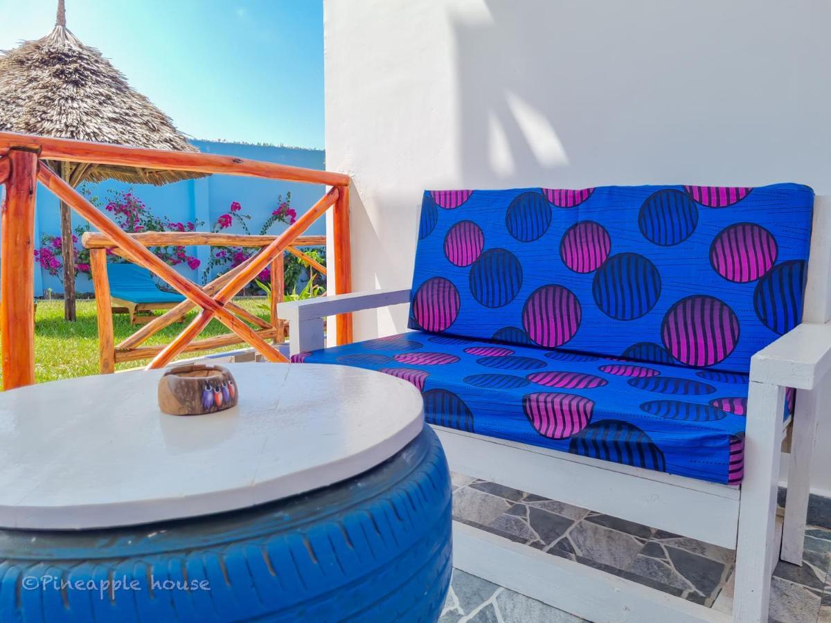 Pineapple House Bed & Breakfast Нунгви Екстериор снимка