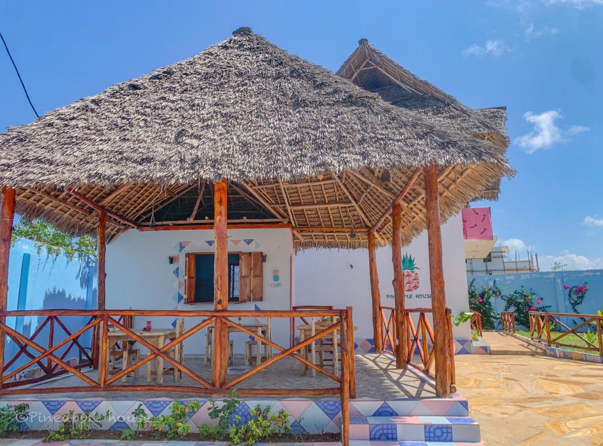 Pineapple House Bed & Breakfast Нунгви Екстериор снимка