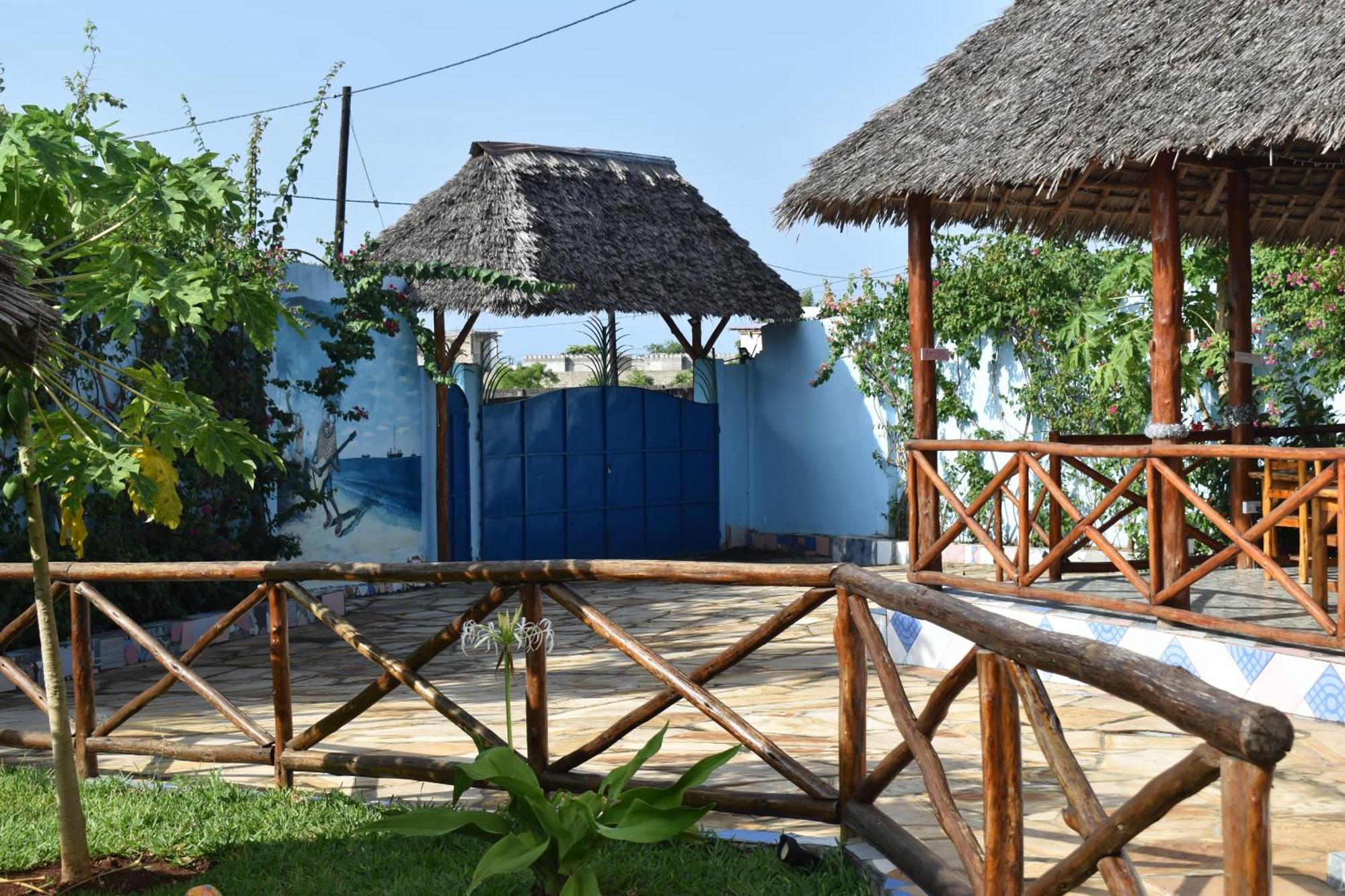Pineapple House Bed & Breakfast Нунгви Екстериор снимка